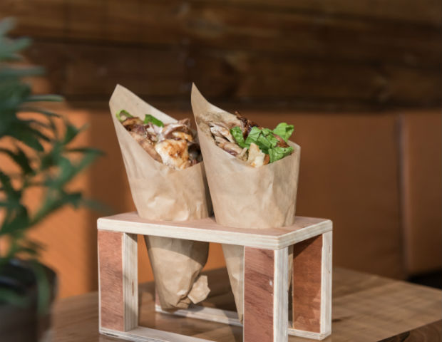 Ο γύρος γαλοπούλα σε πίτα σικάλεως του Τρελού Γαϊδάρου