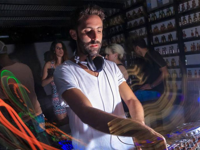 O Jason Wasabi πάει… New Habits