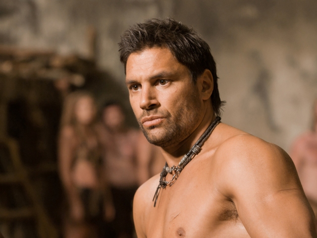 Ο Manu Bennett στo ΜoMix Bar λίγο πριν το No Limits