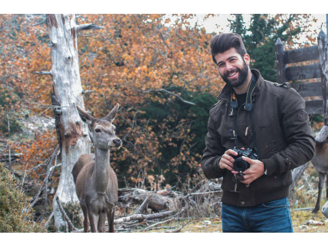 Ο Στέφανος μάς ταξιδεύει στη «δική του» Ελλάδα και στα «δικά του» νότια προάστια