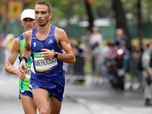 Ο Χριστόφορος Μερούσης τρέχει στα ΒΙΚΟΣ Street Relays στη Γλυφάδα