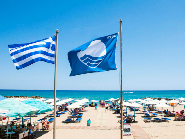 Οι 11 νότιες παραλίες που πήραν φέτος Γαλάζια Σημαία