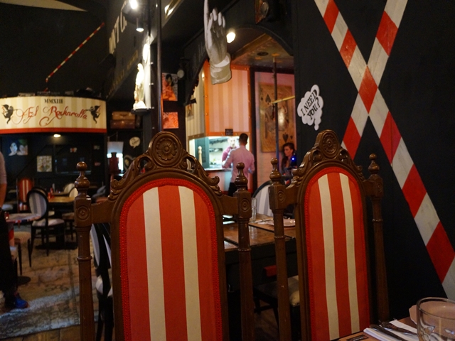 Οι ήρωες του Disney… ερωτοτροπούν στο El Resto Bar