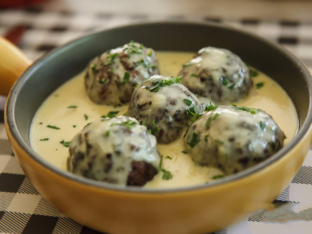 Οι λευκοί κεφτέδες του  Κεφτές και δε Φταις