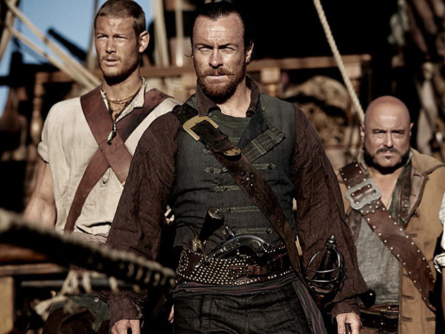 Οι πειρατές του Black Sails απειλούν να ‘εκθρονίσουν’ το Game of Thrones