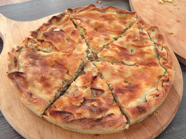 Οι πίτες της Σοφίας έχουν τρελάνει το Παλαιό Φάληρο