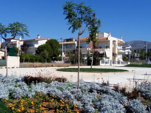 Ολοκληρώθηκαν οι εργασίες στην Πλατεία Ηρώων Πολυτεχνείου της Βάρη