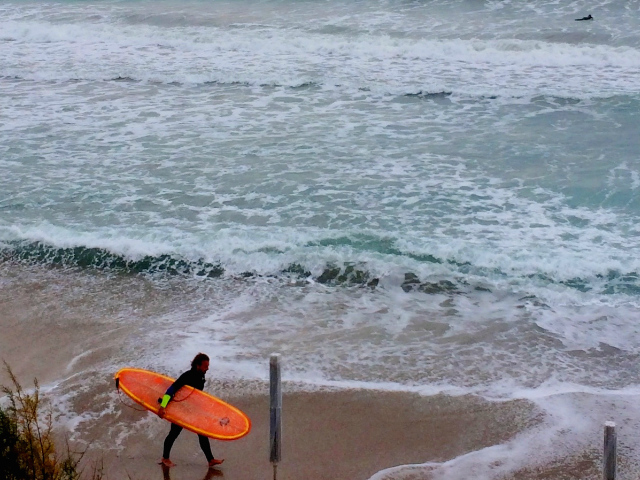 Όταν δεν σερφάρεις στο νερό, σέρφαρε στο Lovesurfing.gr