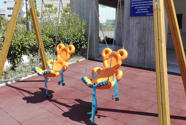 Παλαιό Φάληρο: Νέες παιχνιδοκατασκευές στην παιδική χαρά για ΑμεΑ