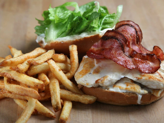 8 γευστικές οάσεις κάτω από το Σύνταγμα