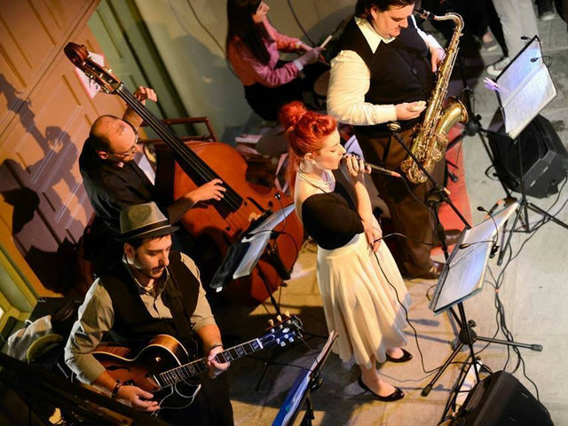 Παρτάρουμε στο Mama Roux σαν να ήμασταν στα ’30s