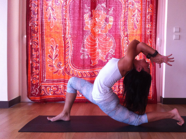 Πείτε αντίο στην ένταση με Prana Flow Yoga