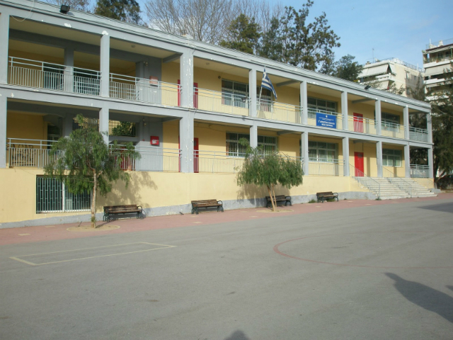 Νέα Σμύρνη: λευκό βανάκι ακολουθούσε μαθητές δημοτικού έξω από το σχολείο