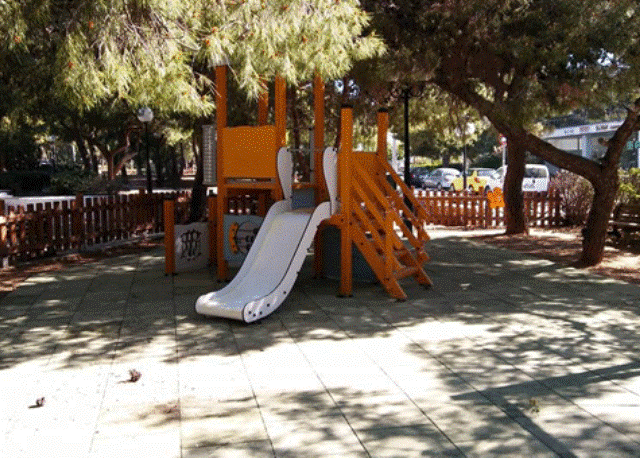 Πλήρως ανανεωμένη η παιδική χαρά στο πάρκο Αγ. Ιωάννη στη Βούλα