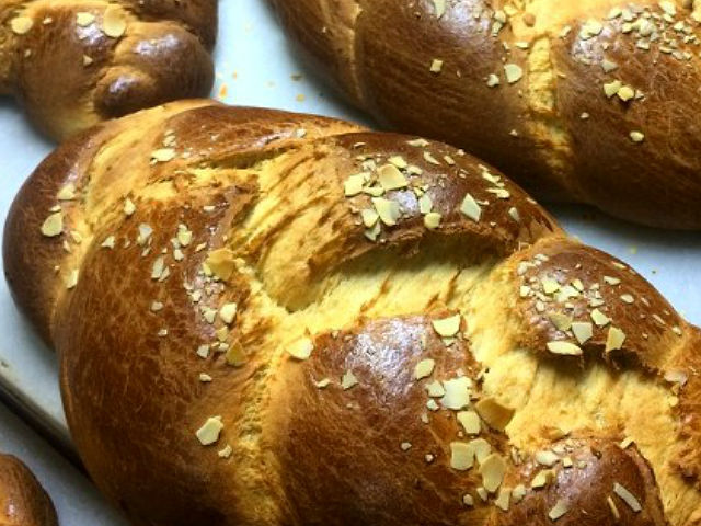 Το Πολίτικο Τσουρέκι του Maxim