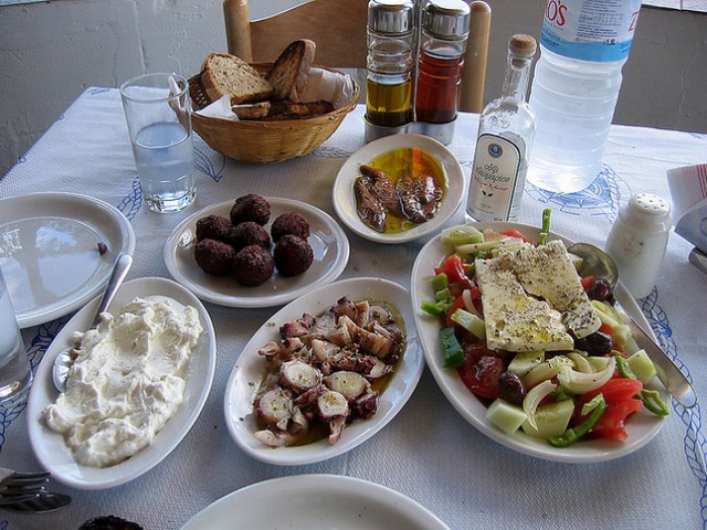 Πού να πας για μεζέδες στα Εξάρχεια