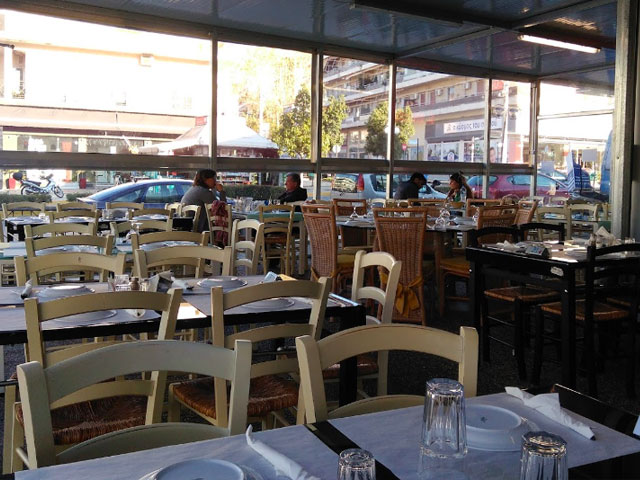 Ψαρόκοσμος: Ένα ιχθυο-ψητο-πωλείο με delivery στην Ηλιούπολη