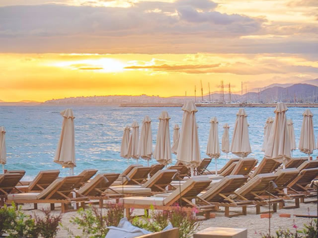 Ραντεβού πάνω στο κύμα