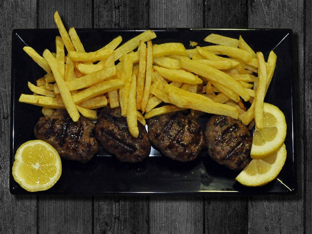 Τα Μπιφτέκια του Μπάμπη έχουν ιστορία 50 χρόνων