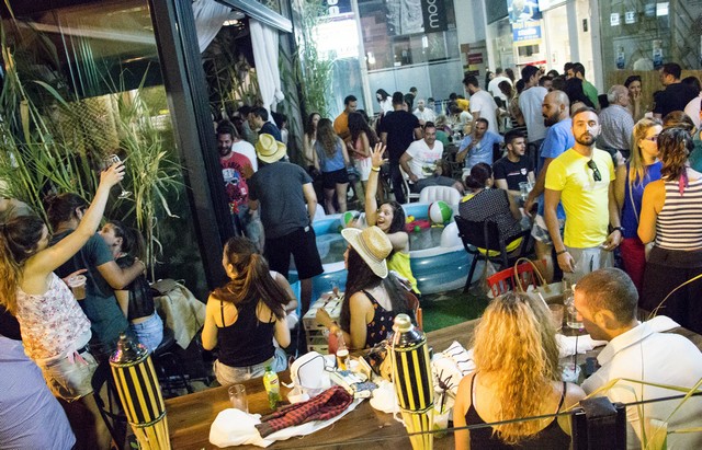 Το Spoiled έφερε την παραλία στην καρδιά της Δάφνης