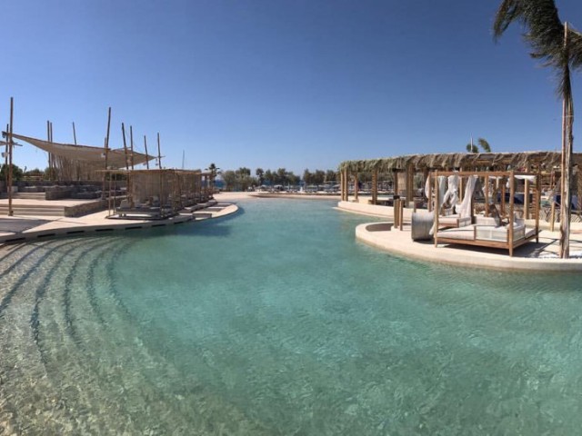 Στη Μύκονο η μεγαλύτερη πισίνα με θαλασσινό νερό της Ευρώπης