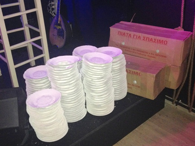 Στο Εν Λευκώ στη Νέα Σμύρνη τα σπάσαμε (κυριολεκτικά)