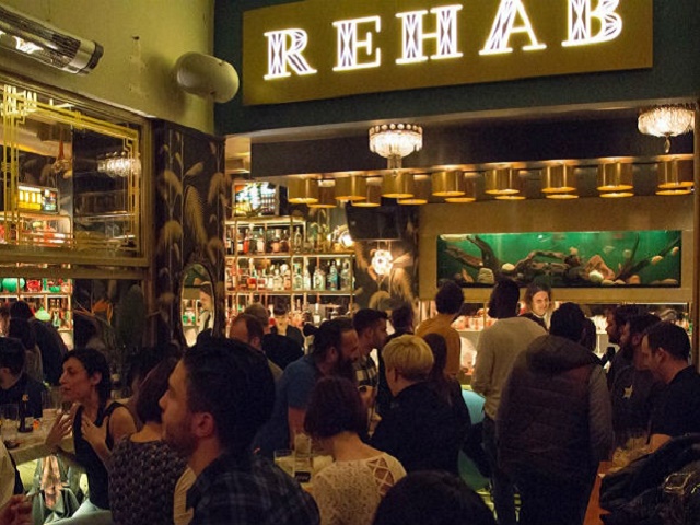 Στο Rehab κάνεις μια άλλου είδους αποτοξίνωση