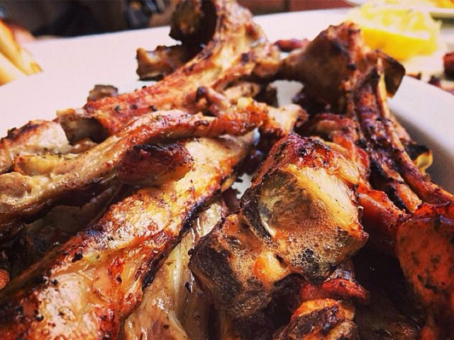 Στο Τρίγωνο των Καλυβίων