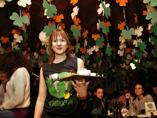 Στην O’ Canto pub ξέρουν πως να γιορτάζουν τον Ιρλανδό Άγιο Πατρίκιο