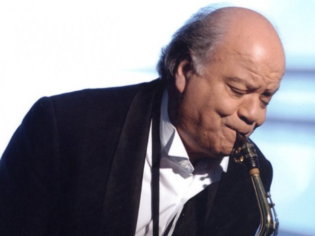 Συναυλία με τον Γιώργο Κατσαρό, Τάνια Τρύπη και Ζωή Παπαδοπούλου στην παραλία της Βούλας