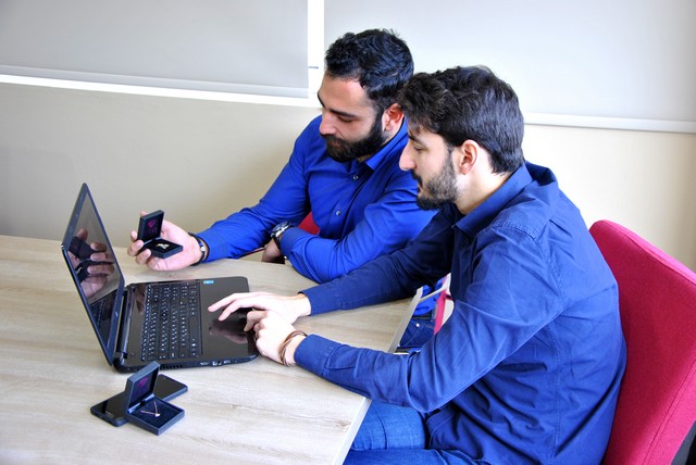 Τα αγόρια του Nou-Pou.gr διαλέγουν το αγαπημένο τους κόσμημα