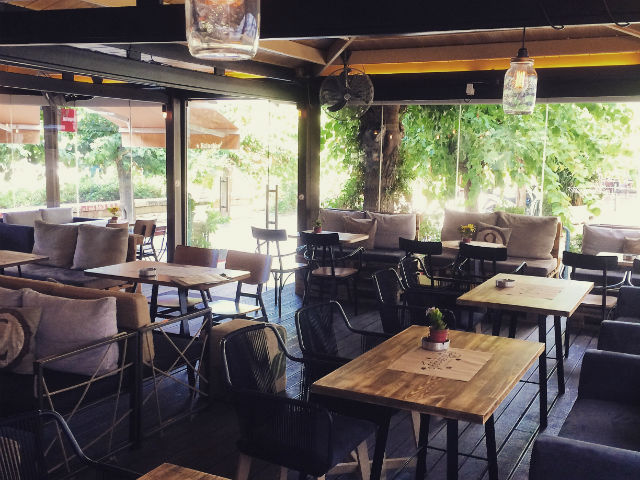 Tα burger στο Πασαλιμάνι έχουν άρωμα τρούφας