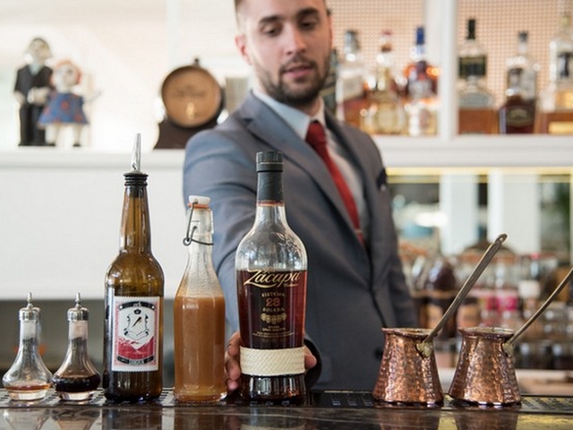 Τα cocktails του Θάνου Κριμπούρα στο ARK είναι κυριολεκτικά ένα ποίημα