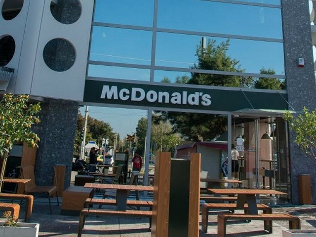 Έφτασε η ώρα που τα Mc Donalds θα κάνουν delivery στη Γλυφάδα;