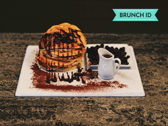 Τα pancakes με γέμιση bitter σοκολάτας του Moorings