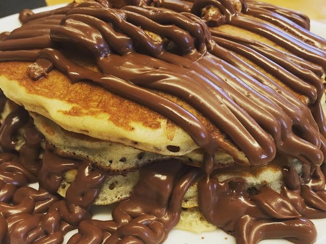 Τα pancakes με snickers στο New York Sandwiches