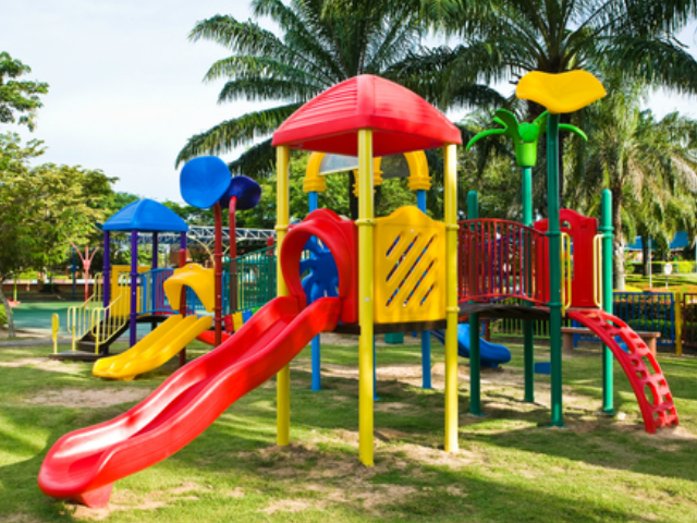 Τέσσερις νέες παιδικές χαρές σε Βάρκιζα,Βάρη,Βούλα και Βουλιαγμένη