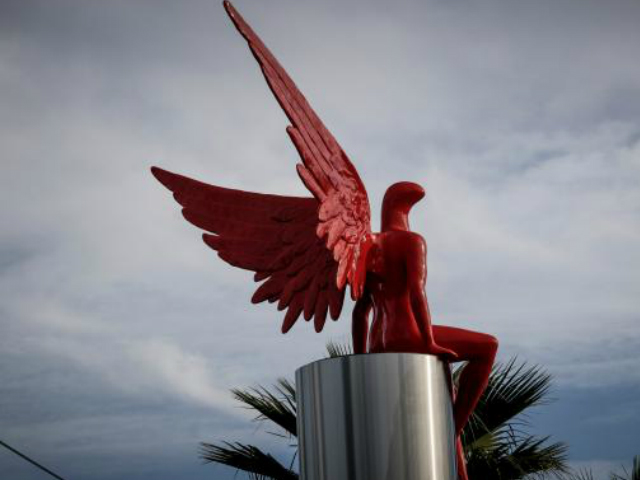 Τι απαντάει ο γλύπτης του επίμαχου γλυπτού PHYLAX του Π.Φαληρου