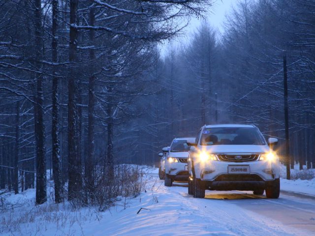 Τι πρέπει να προσέξουμε πεζοί και οδηγοί με τον πάγο δρόμο