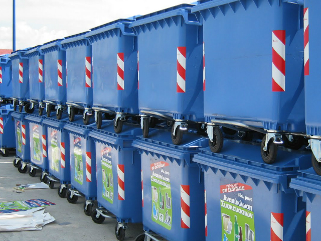 Τοποθετήθηκαν μπλε κάδοι ανακύκλωσης στο Πανόραμα Βούλας