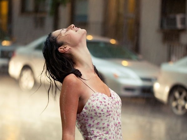 Τραγουδώντας (με στυλ) στη βροχή