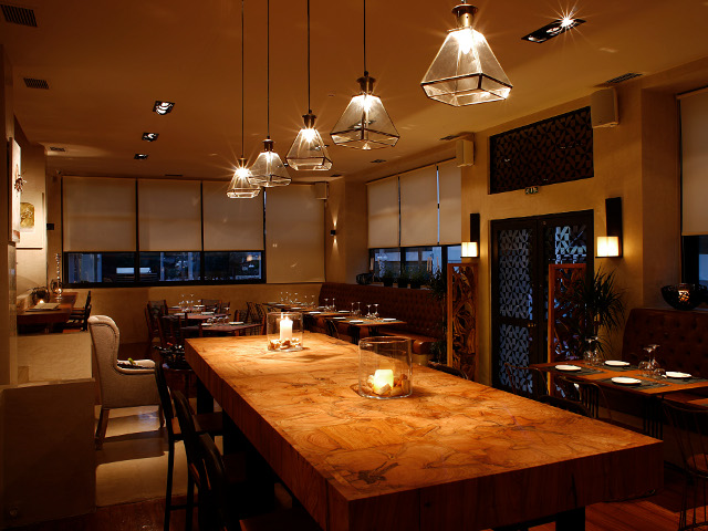 Το Vinarte γεμίζει το καλοκαίρι μας κρασί (και τέχνη)