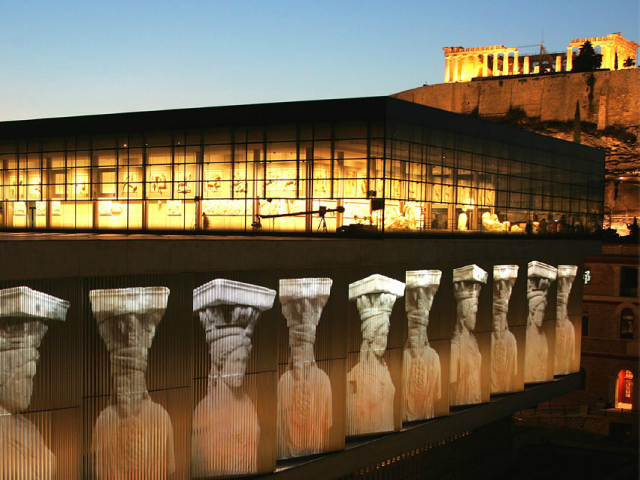 Χριστουγεννιάτικη ατμόσφαιρα στο Μουσείο της Ακρόπολης