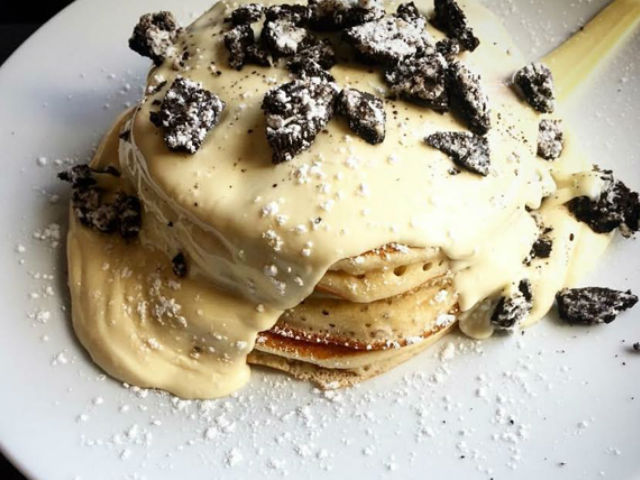 Χρωματιστά pancakes και πρωτότυπα bagels στο New Habits brunch