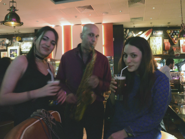 Ζήσαμε την ποτοαπαγόρευση στα TGI Fridays Γλυφάδας