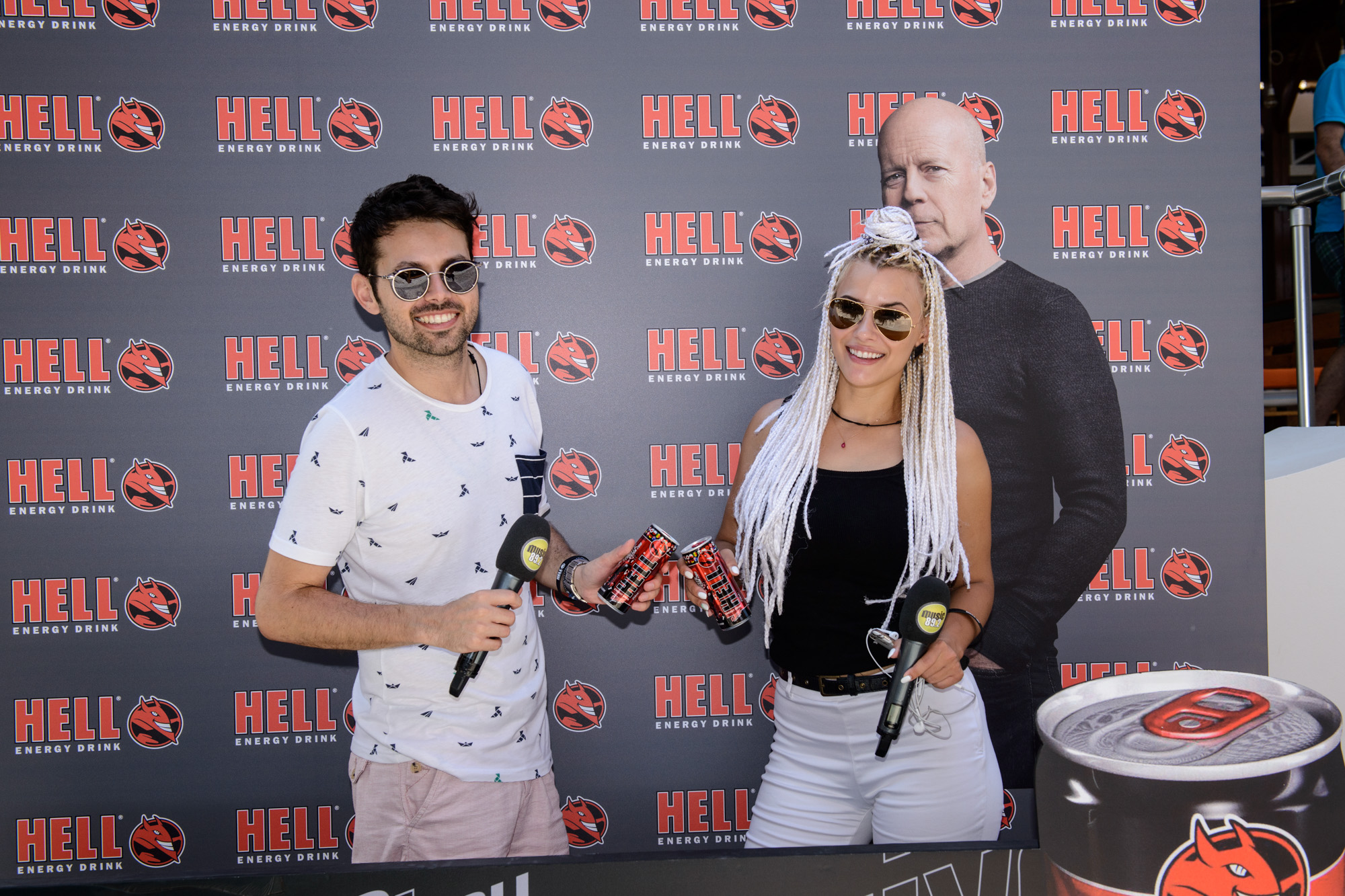Η HELL ENERGY παρέα με το Music 89.2 μας πήγαν παραλία στο πιo HELL of a Party