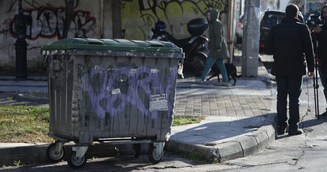 Γλυφάδα: Ρακοσυλλέκτης ζούσε σε διαμέρισμα με 40 τόνους σκουπίδια!