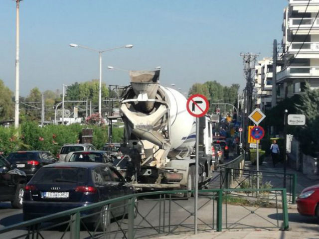 Παραλιακή: Προβλήματα στην κυκλοφορία λόγω έργων για τη πεζογέφυρα