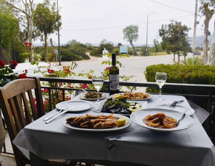 Για ψαρομεζέδες στη  Μαρίδα, την ιστορική ταβέρνα στα Λεγραινά με ιστορία από το 1930