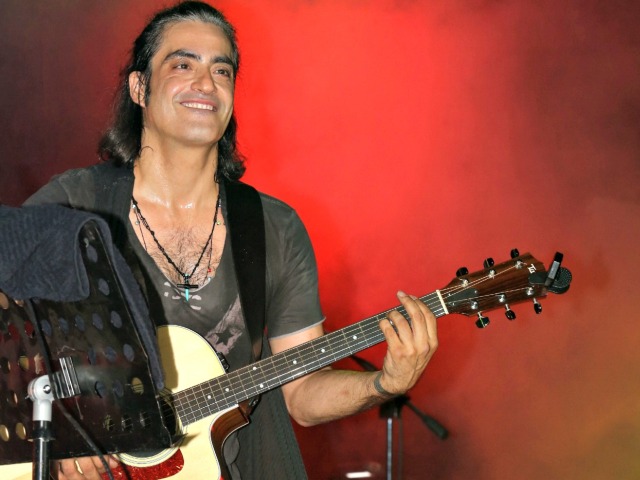 O Διονύσης Σχοινάς live στο Akanthus